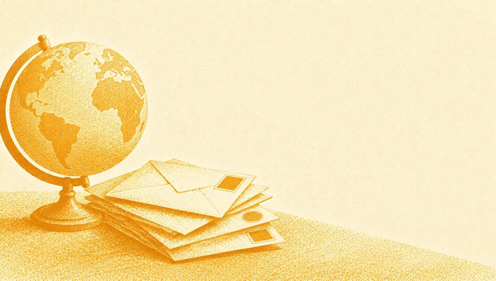 Illustrazione in toni ocra: un mappamondo da scrivania accanto a una pila di buste con francobolli diversi e senza scritte.